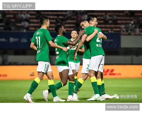 武汉足球队以54分领跑杯赛积分榜展现强劲实力和不俗表现